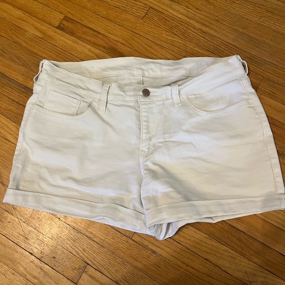White Old Navy shorts size 8 - Picture 1 of 2